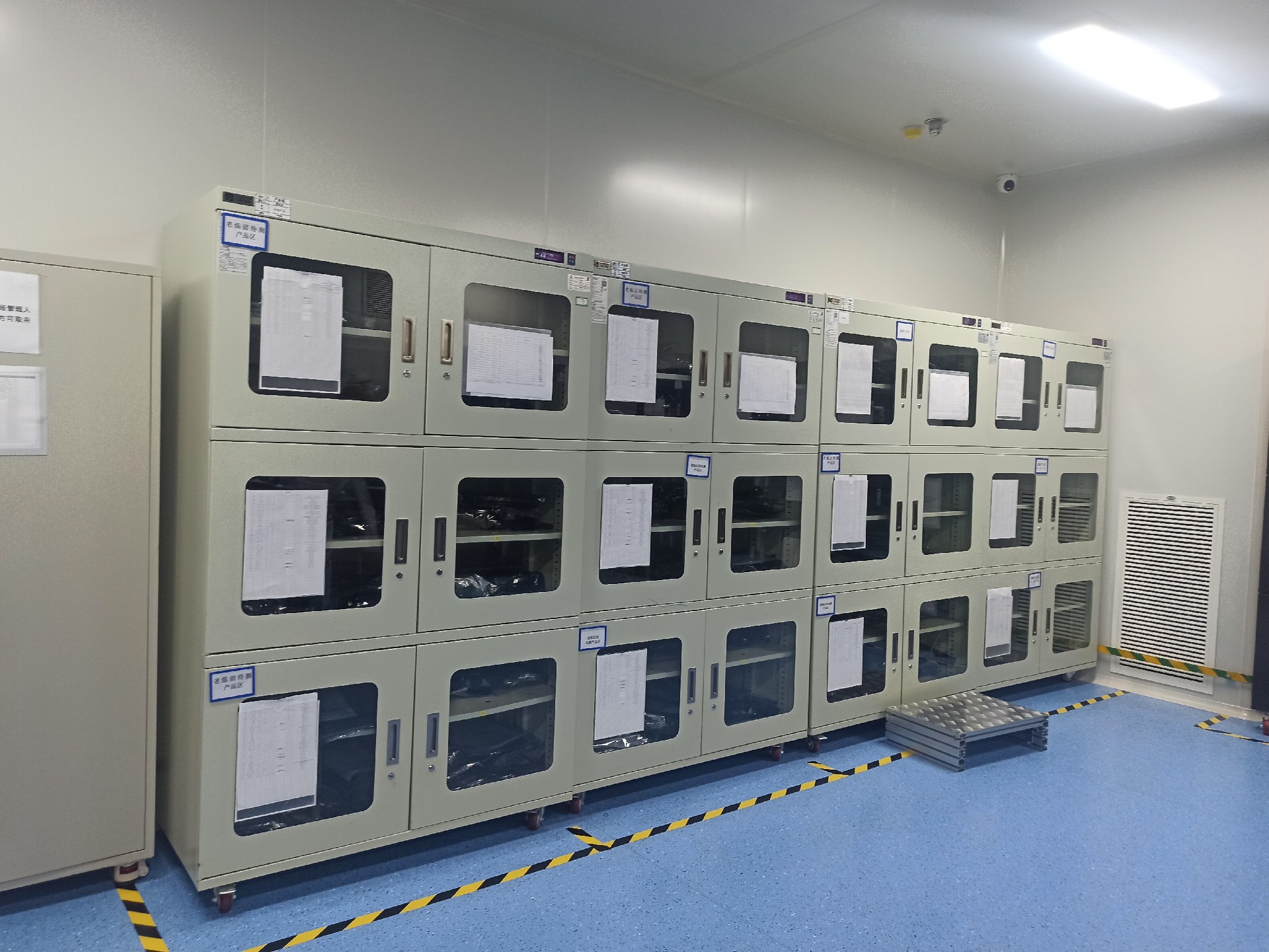 入手华为鸿蒙二合一平板？云博士电子防潮柜提醒您：别忘为爱机提供“宜居”环境